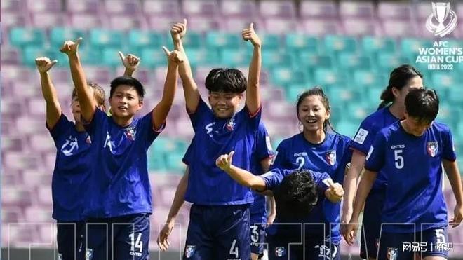 包含东亚杯-日本1-0韩国三场全胜成功卫冕的词条