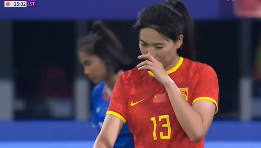 包含飒爽英姿展现实力，中国女足队再添光彩的词条